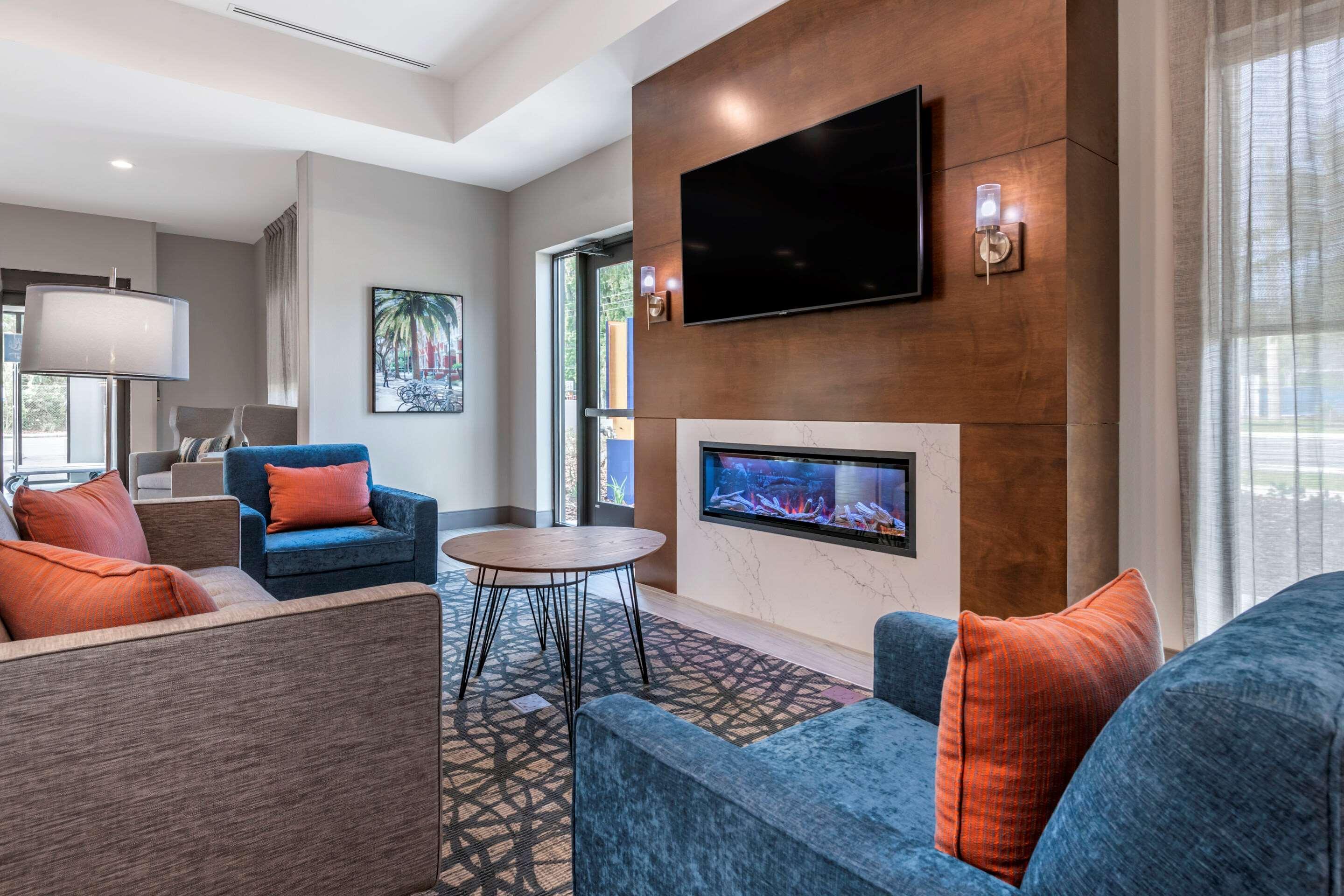 Comfort Suites Gainesville Near University المظهر الخارجي الصورة